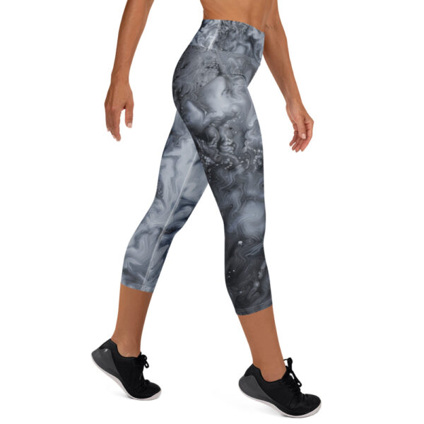 Yoga Capri Leggings Echoes in Gray